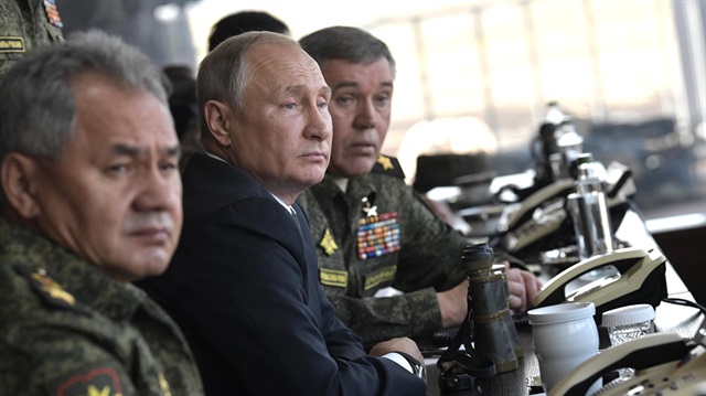 Vladimir Putin (C)