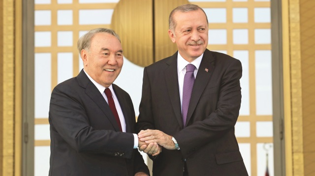 Başkan Erdoğan, Kazakistan Cumhurbaşkanı Nursultan Nazarbayev’i Beştepe’de törenle karşıladı. Karşılamada ikilinin sıcak ve samimi davranışları dikkati çekti.