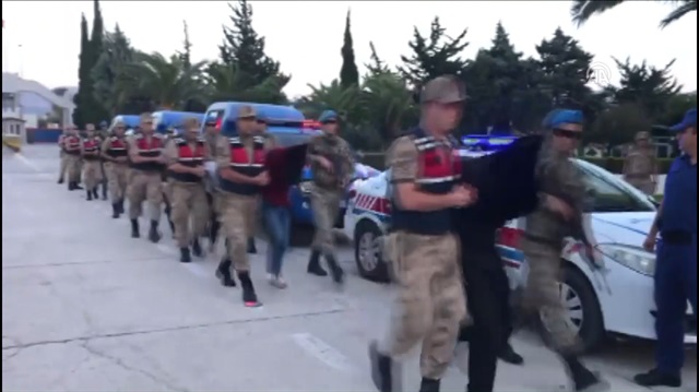 Afrin'de yakalanan 9 terörist böyle getirildi