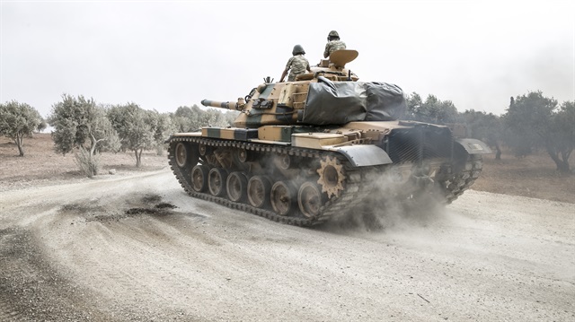 Turkey deploys more armored vehicles to Syrian border