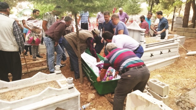 Cenazelerin karışması nedeniyle, defnedilen cenaze mezardan çıkartıldı