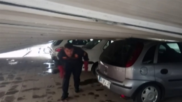 Şiddetli fırtına nedeniyle çatılar uçtu