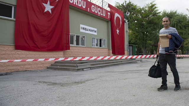 Bedelli askerlik başvurusunu tamamlayanlar bugün kışlalarına teslim olmaya başladı.