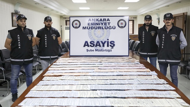 Polis, 1 milyon lira değerinde para ve ziynet eşyası ele geçirdi.