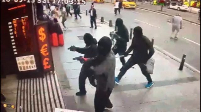 Şişli'de döviz bürosu soygun anıları kamerada