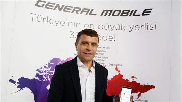 2005 yılına kadar, mobil cihazlar için yazılım geliştiren marka, 2005 yılının son çeyreğinden itibaren cep telefonu üretimine başlamıştır.