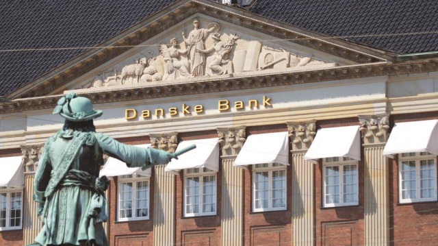 Ülkenin en büyük bankası 150 milyar doları aklamakla suçlanıyor