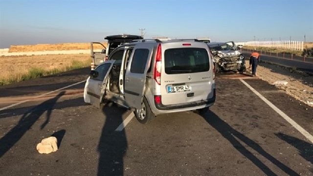 Kazada yaralanan 3 kişi kaldırıldıkları hastanede yaşamını yitirdi.