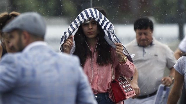 Meteorolojiden bazı illere sağanak ve kuvvetli yağış uyarısı yapıldı.