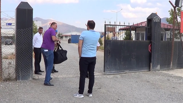 Bedelli askerler kışlasına teslim olmaya başladı