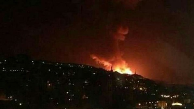 Patlamanın ardından gökyüzünü yoğun bir toz bulutu sardı.