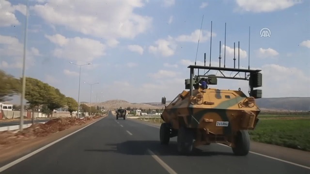 Turkey deploys more armored vehicles to Syrian border