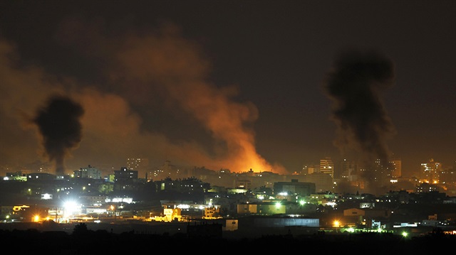 İşgalci İsrail Gazze'yi bombaladı