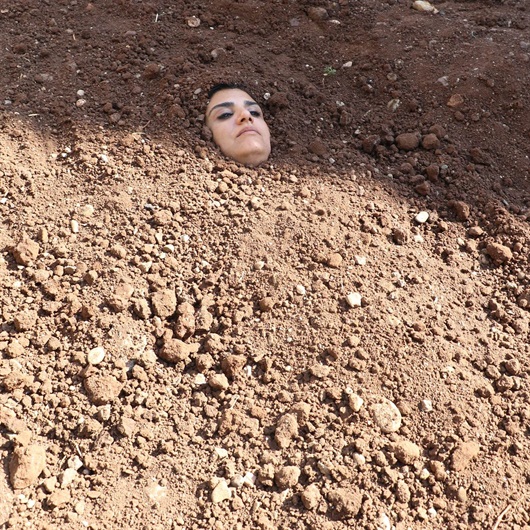 Diri diri toprağa gömüldüler