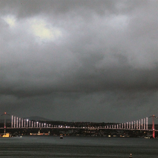 Kara bulutlar gökyüzünü kapladı