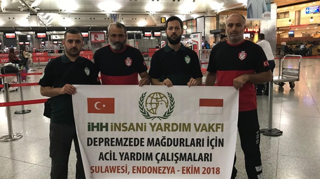 Turkish aid team from Turkey's Humanitarian Relief Foundation (IHH) 