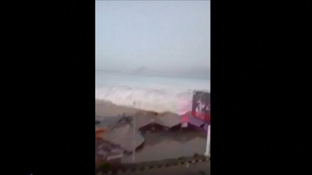 Massive waves crash on shore as tsunami hits Indonesian island of Sulawesi