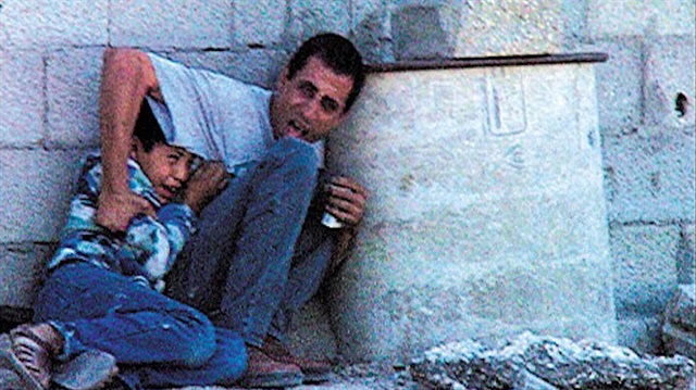 Muhammed Durra: Babasının kucağına düşen şehit