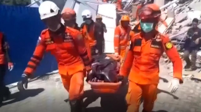 Rescuers search for survivors of Indonesian quake, tsunami