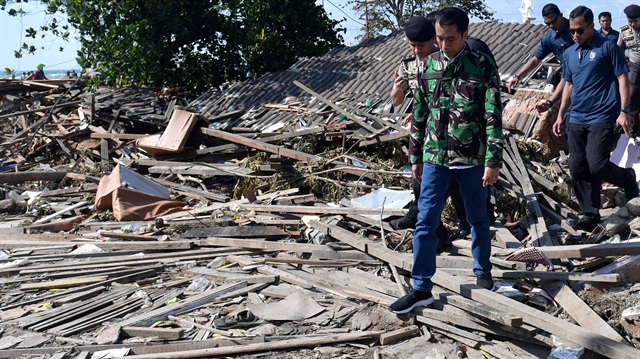 Indonesian President Joko Widodo vists the area affected by an earthqquake and tsunami in Palu, Sulawesi, Indonesia September 30, 2018 in this photo taken by Antara Foto. 