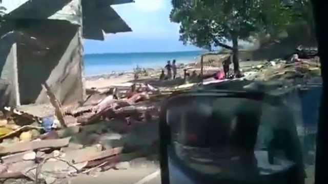 Indonesia rushes aid to Sulawesi as death toll from quake climbs