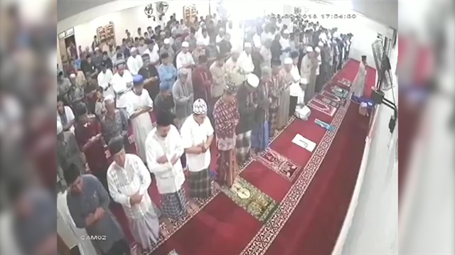 Cemaat 7,7lik depreme namazda yakalandı