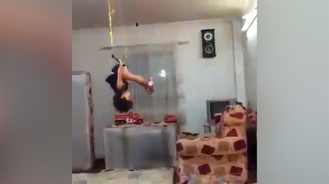 Minik çocuktan akrobasi şov