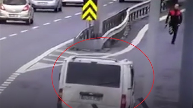 TEM'de polis hırsızların aracını koşarak yakaladı