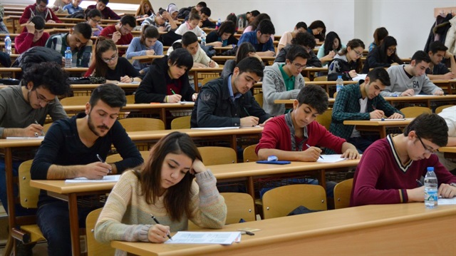 Her yıl binlerce aday KPSS'de başarı sağlamak için sınavlarda ter döküyor.