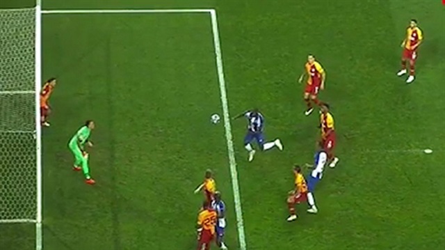 Galatasaray taraftarını isyan ettiren gol