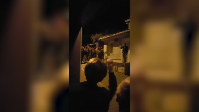 Meral Akşenerin evinin önünde gergin anlar