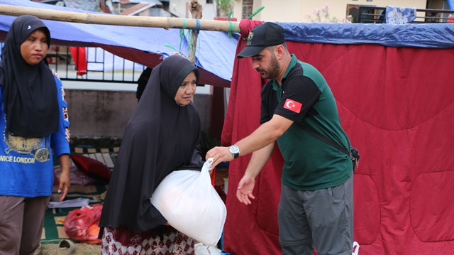 Emergency aid to Indonesia by Istanbul-based IHH
