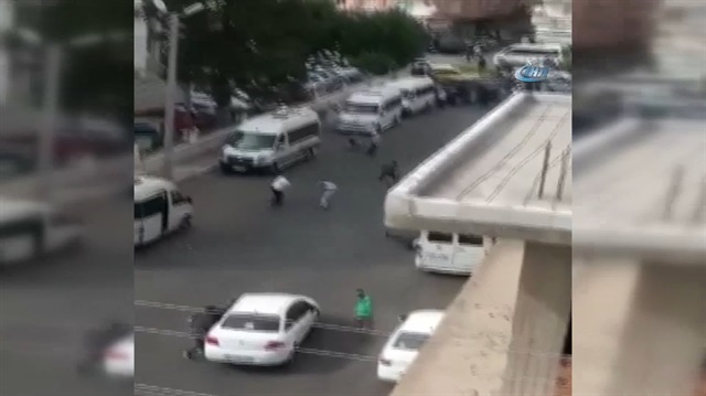 Dolmuş şoförlerinin silah ve bıçaklı yolcu kavgası