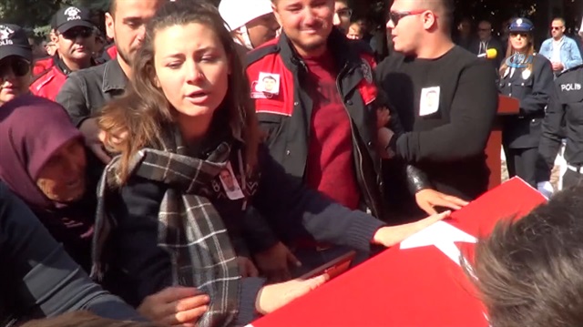 Şehit polisin kızı söyledikleriyle yürekleri dağladı