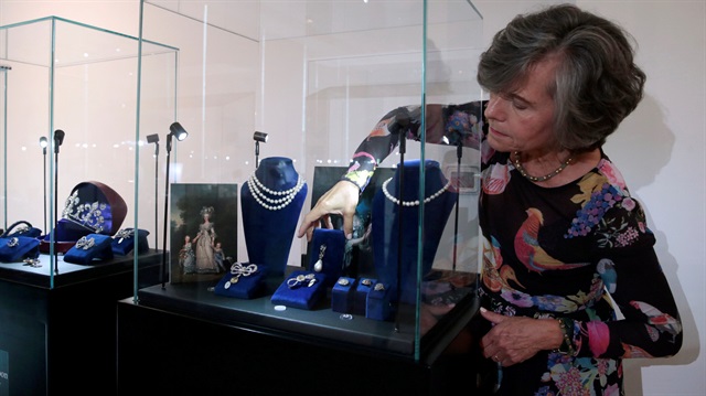 Image result for Marie Antoinetteâs jewelry on display in Dubai before auction
