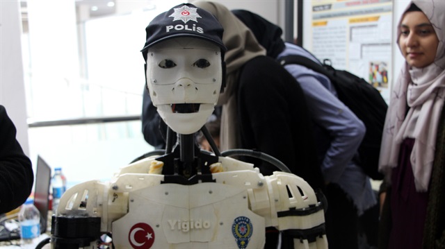 İnsansı polis robotu Yiğido.