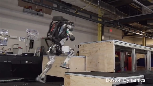 Boston Dynamics robotundan inanılmaz parkur performansı