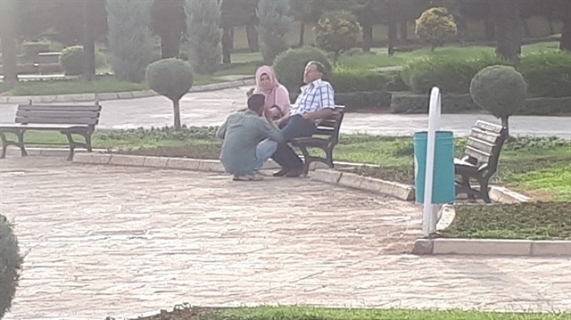 Dilenci önünü kestiği vatandaşlardan para alana kadar peşlerini bırakmadı.