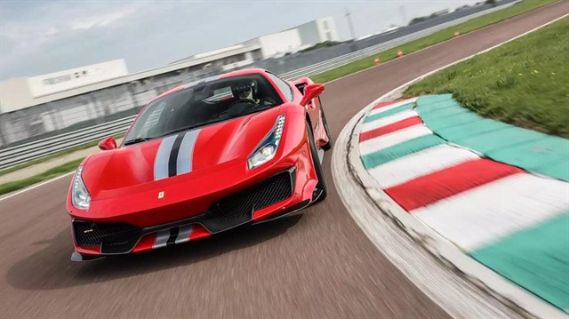 Ferrari 488 Pista Spider 0’dan 100 km/s hıza sadece 2,8 saniyede ulaşıyor.