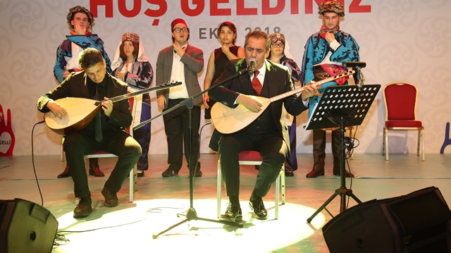 Yavuz Bingöl'ün seslendirdiği türküye down sendromlu gençler eşlik etti.