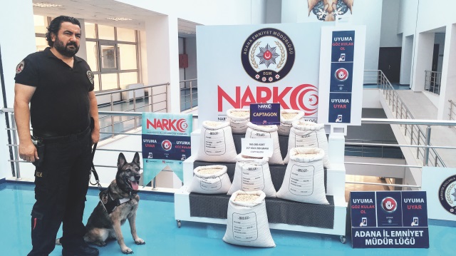 Kargo paketinde 965 bin adet uyuşturucu hap ele geçirildi.
