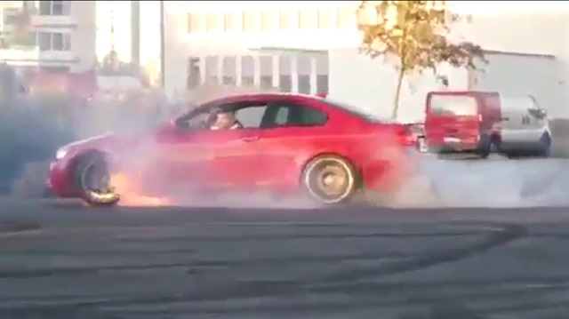 Drift yapmaya çalışırken BMW'yi cayır cayır yaktı