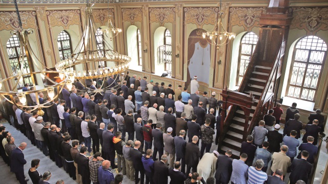 Cihangir Camisi'nde çalışma sonrası ilk namaz kılındı.