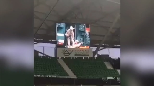 Sakaryaspor-Amedspor maçında çalan 'Ölürüm Türkiyem' olay oldu!