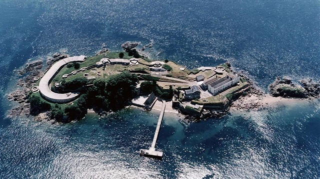 İngilizler tarihi adayı satılığa çıkardı 6 milyon sterlin