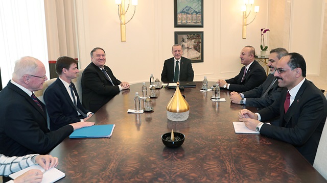 Turkish President Recep Tayyip Erdoğan meets with U.S. Secretary of State Mike Pompeo at Esenboğa International Airport in Ankara, Turkey November 17, 2018. 