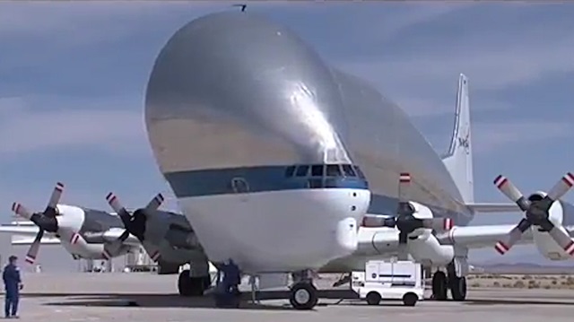 NASA'nın uzay araçlarını taşıyan canavar uçağı