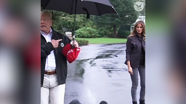 Trump'tan tartışma yaratan 'şemsiye' olayı