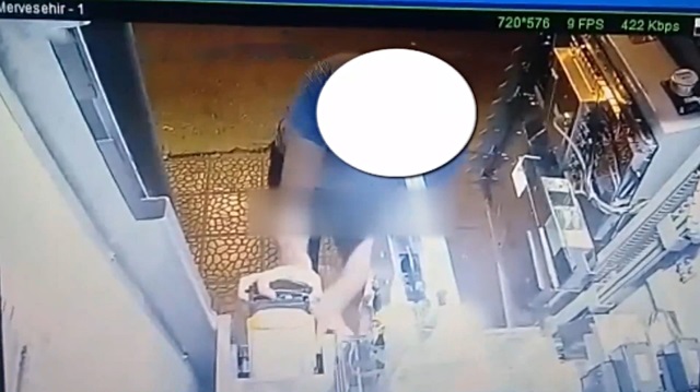 Otomat faresi saniye saniye güvenlik kamerasına yakalandı