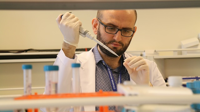 ODTÜ Moleküler Biyoloji ve Genetik Bölümü'nden 2005 yılında mezun olan Doç. Dr. Can Küçük, doktora çalışmaları için gittiği ABD'de lenfoma konusunda çalışmalar yaptı.